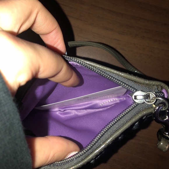 Coach hand/change wallet - Picture 3 of 4